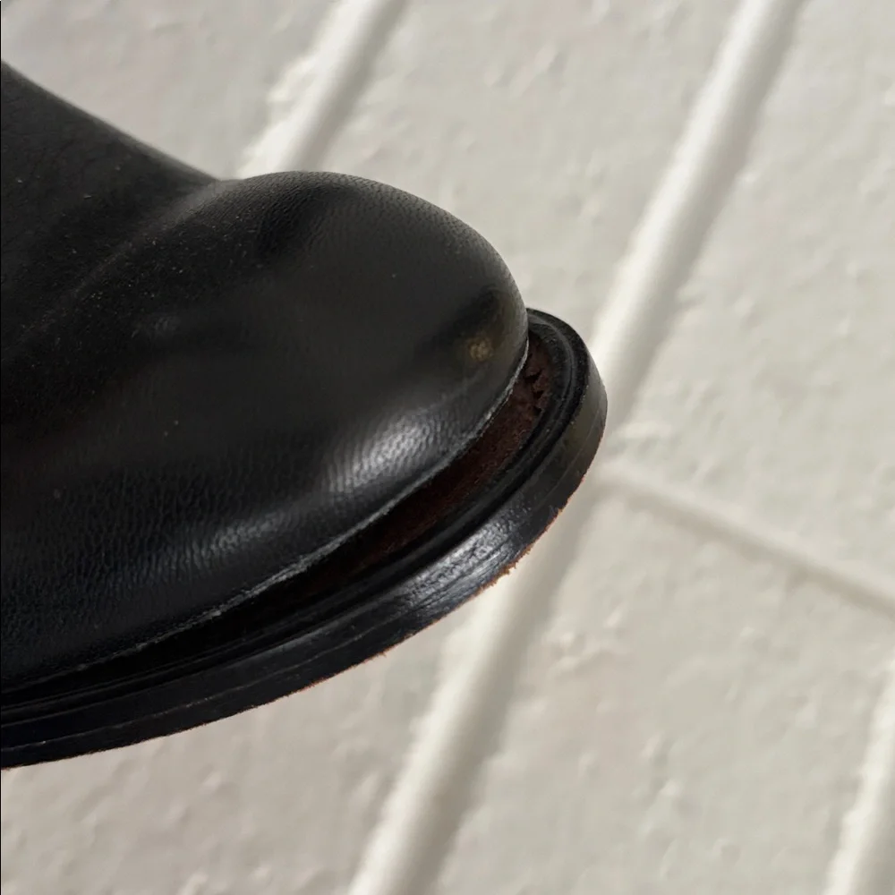 Leather Black booties with zipper back